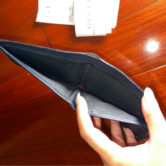 GUCCI Men’s MicroGuccissima GG Logo Leather Wide Bifold Navy Blue Wallet - Picture 11 of 16